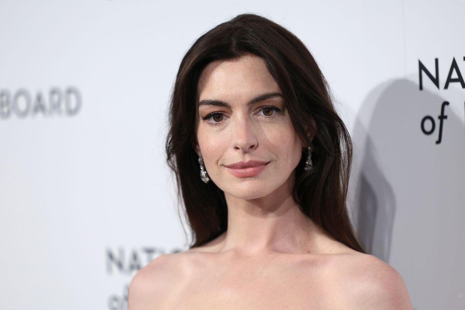 Anne Hathaway Height: How Tall Is the Hollywood Icon?