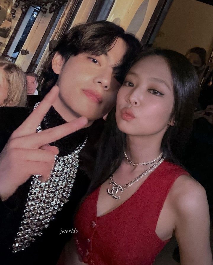 Jennie and Taehyung Spotted Together? Fans React!