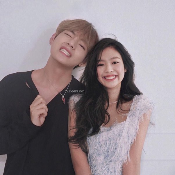 Jennie and Taehyung Spotted Together? Fans React!